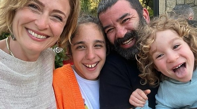 Ceyda Düvenci&#039;nin kızı şarkı söyledi! Bülent Şakrak ve Engin Akgün&#039;ün birbirine yaptığı yorumlar alkış topladı