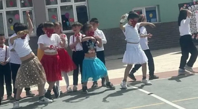 Erkek öğrencilere etekli-peçeli müsamereye soruşturma