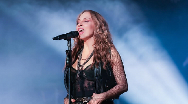 Estetiğin dozunu kaçıran Sertab Erener&#039;i görenler tanımakta zorlandı