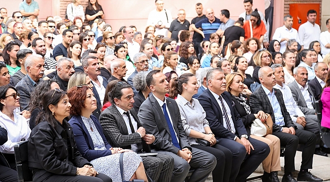 Bornova Belediye Başkanı Ömer Eşki güne işçilerle bayramlaşarak başladı