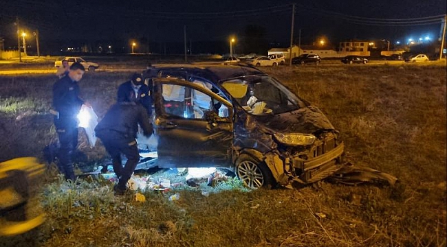 Otomobil ile hafif ticari araç çarpıştı: 1 ölü, 4 yaralı