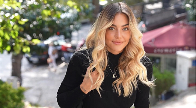 Sevgilisini başka bir kadınla yakalayan Aycan Yanaç, ortalığı birbirine kattı