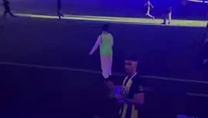 Suudi Arabistan'da taraftar futbolcuyu kırbaçladı