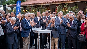 Başkan Tugay Cumhuriyet Gazetesi’nin 100’üncü yıl kutlamasına katıldı 