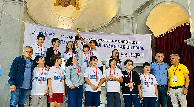 Efes Selçuklu Sporcular Çeşme'de yapılan yarımada spor oyunlarına katıldı