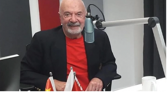 &quot;Evet-Hayır&quot; yarışması ile hafızalara kazınan ünlü sunucu Erkan Yolaç hayatını kaybetti