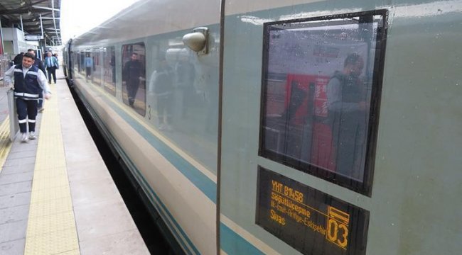 İstanbul-Sivas YHT ilk seferini yaptı