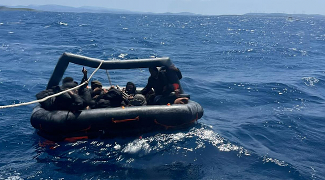 İzmir açıklarında 73 düzensiz göçmen kurtarıldı