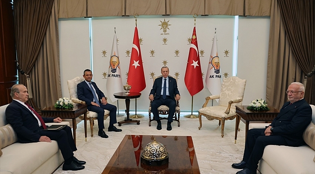 Özel-Erdoğan görüşmesindeki boş sandalye detayıyla ilgili açıklama