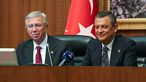 Özgür Özel, ABB Başkanı Mansur Yavaş'a yaptığı ziyaret sonrası açıklamalarda bulundu.