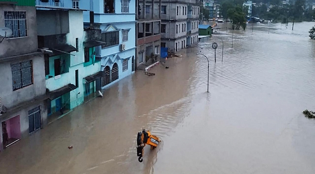 Hindistan'ın Assam eyaletindeki sellerde 27 kişi hayatını kaybetti