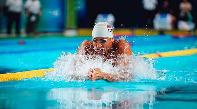 Milli yüzücü Emre, &#039;Avrupa&#039; şampiyonu oldu