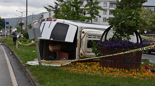Ordu'da minibüs devrildi:1 kişi hayatını kaybetti, 4 kişi yaralandı