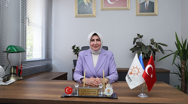 AK Parti Çeşme İlçe Başkanı Özen&#039;den Belediye Başkanı Denizli&#039;ye sokak hayvanları salvosu