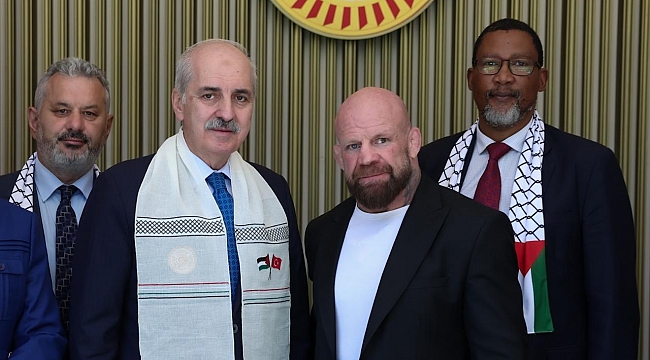 Jeff Monson Müslüman olduktan sonra ilk cuma namazını TBMM&#039;de kıldı