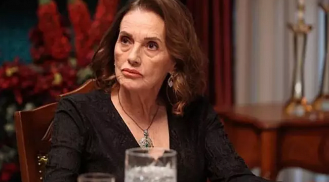 Ünlü oyuncu Nur Sürer, Meriç Aral ve Serkan Keskin&#039;in düğününden sonra otobüse bindi