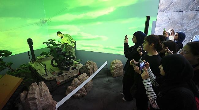 İnsansız kara aracı &quot;BARKAN 2&quot;, TEKNOFEST&#039;te yerini aldı