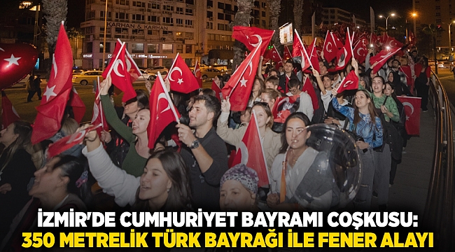 İzmir'de Cumhuriyet Bayramı Coşkusu:  350 Metrelik Türk Bayrağı ile Fener Alayı