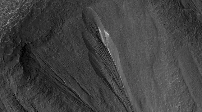 Mars&#039;ta yaşam belirtisi: Buz katmanlarının altındaki gizem...