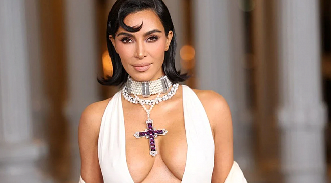 Kim Kardashian, Prenses&#039;in kolyesini taktı!