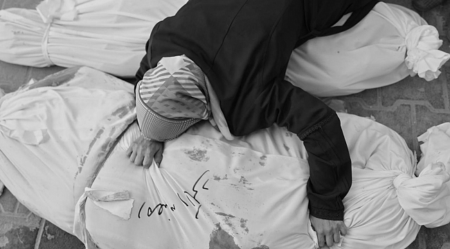 İsrail&#039;in Gazze&#039;de sivillerin sığındığı evi bombalaması sonucu 8 kişi öldü