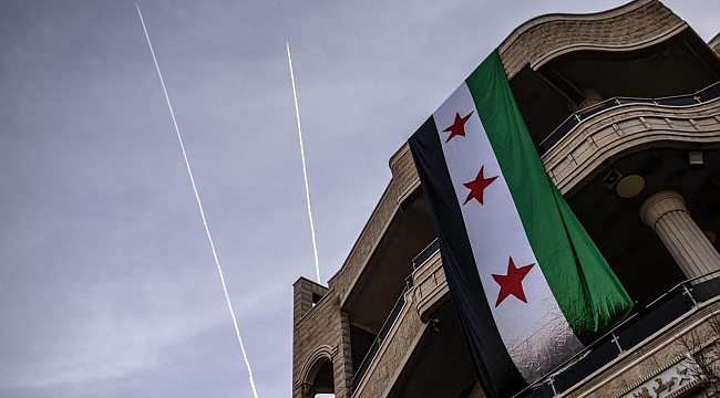 Suriye'den Türkiye'ye 500 bini aşkın "Suriye devrimi bayrağı" siparişi