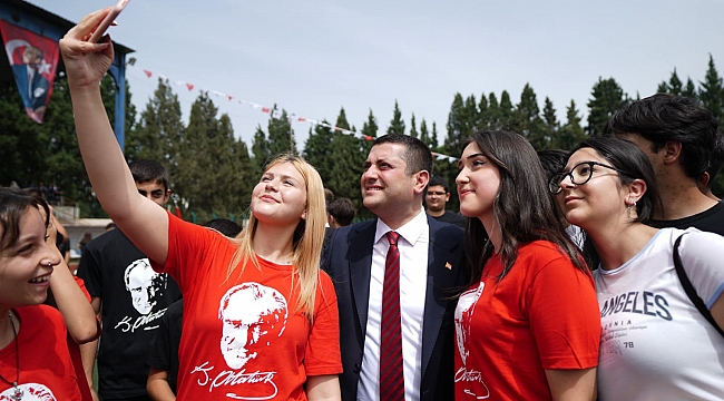 Torbalı Belediyesi’nden öğrencilere hem eğitim hem de ulaşım desteği