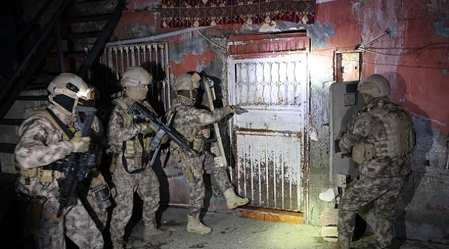 Adana&#039;da uyuşturucu satıcılarına operasyon