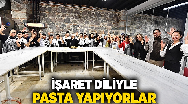 İşaret diliyle pasta yapıyorlar