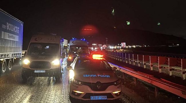 Kırıkkale&#039;de 3 aracın karıştığı kazada 2&#039;si sağlık görevlisi, 10 kişi yaralandı