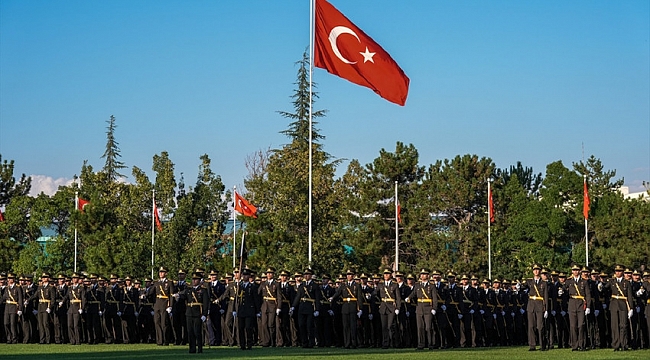Mustafa Kemal'in askerleriyiz demişlerdi: Teğmenler ihraç edildi