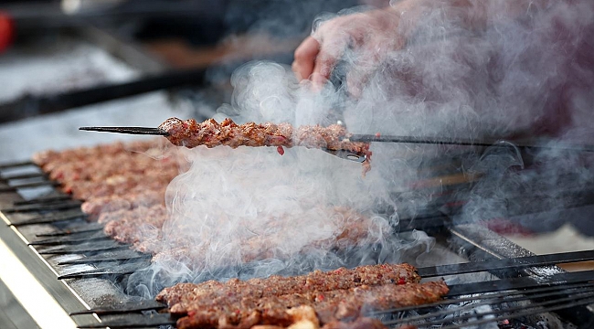 Adana kebabına da domuz eti karıştırdılar