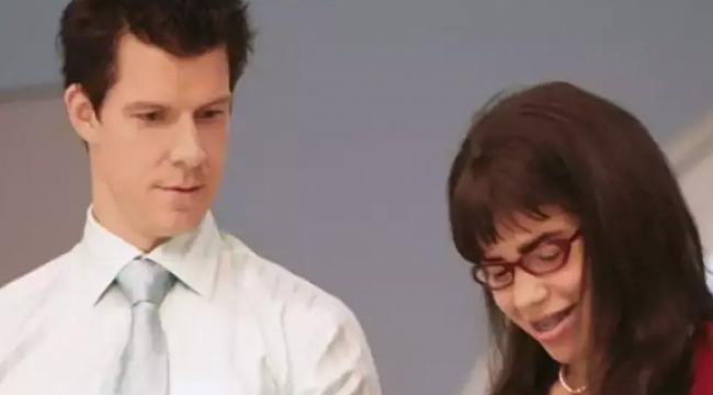 &#039;Çirkin Betty&#039;nin yıldızı Eric Mabius tutuklandı: Yüzündeki yara dikkat çekti