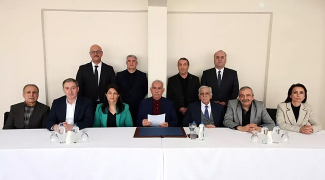 DEM Parti İmralı Heyeti, Öcalan’ın Çağrısını Okudu: Gruplar silah bırakmalı, PKK kendisini feshetmeli