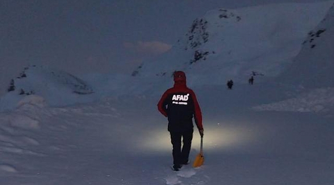 Hakkari&#039;de karda mahsur kalan ailenin yardımına AFAD koştu