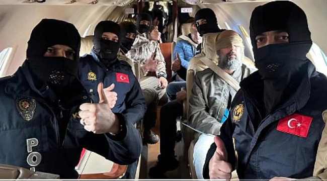 Kırmızı bültenle aranan 2 kişi Türkiye&#039;ye getirildi