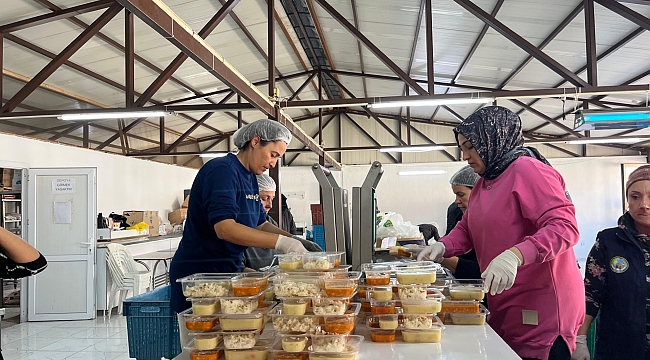 Menemen'in kazanlarında bereket ve dayanışma kaynıyor