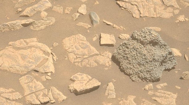 Mars'ta keşfedilen esrarengiz kaya bilim insanlarını şaşırttı