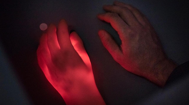 Sahte elle beyni kandırdılar, acı azaldı