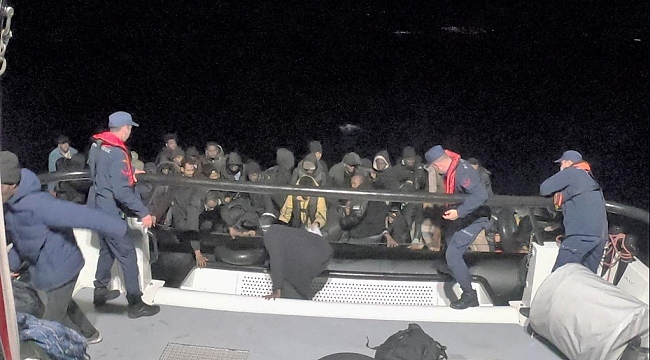 İzmir açıklarında 46 düzensiz göçmen yakalandı
