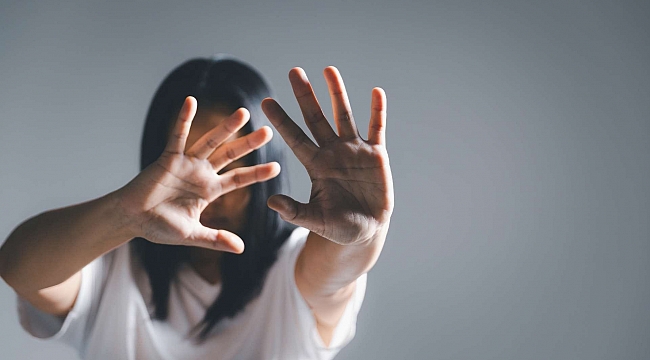 İzmir'de kadına şiddet skandalı!