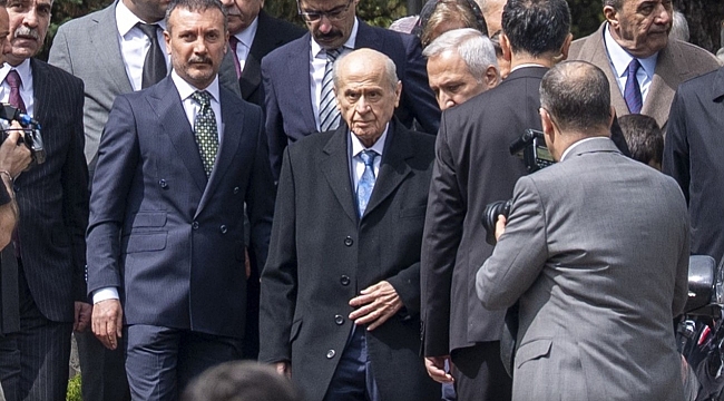 MHP Lideri Devlet Bahçeli, Alparslan Türkeş&#039;in kabrini ziyaret etti
