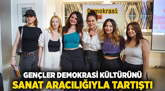 Gençler demokrasi kültürünü sanat aracılığıyla tartıştı