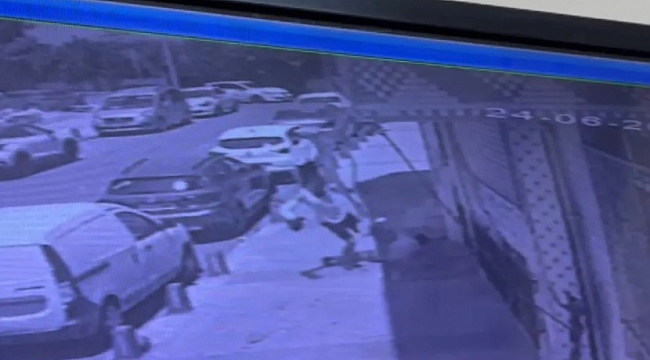 İstanbul'da zihinsel engelli çocuğu sokak ortasında darbetti