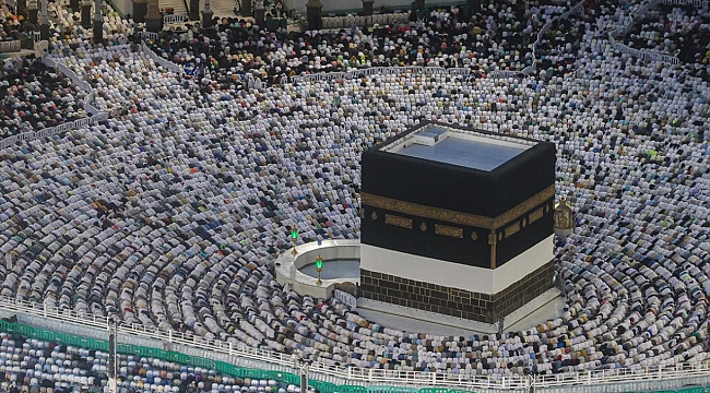 Suudi Arabistan&#039;da 75 bini aşkın kişi hac yönetmeliklerini ihlal ettiği için geri gönderildi