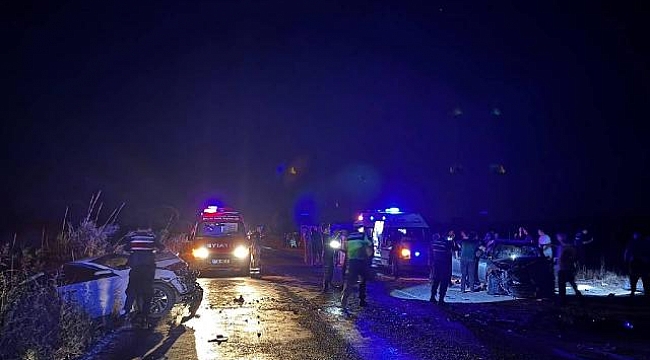 Balıkesir&#039;de zincirleme trafik kazasında 9 kişi yaralandı