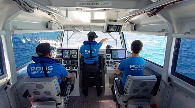 Deniz polisi, Van Gölü&#039;nde inci kefali için nöbette