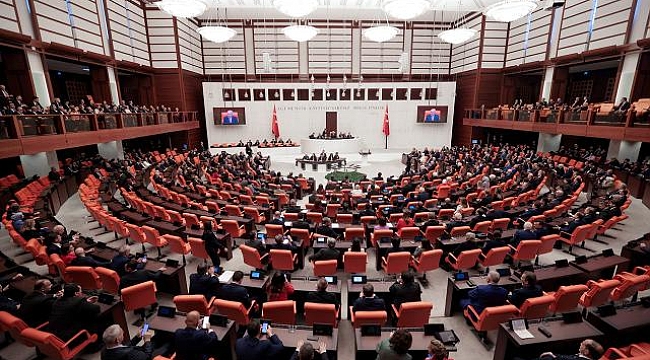 Emekli maaş artışını da içeren teklif Meclis&#039;ten geçti