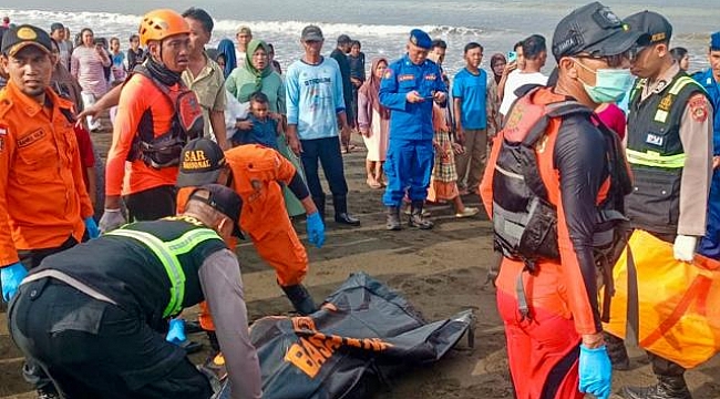 Endonezya&#039;da feribot battı: 38 kişi kayıp