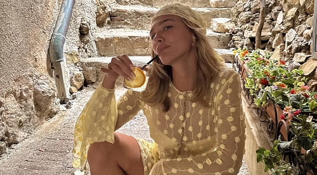 Oyuncu Melisa Döngel İtalya&#039;da! Tarzına yorum yağdı.